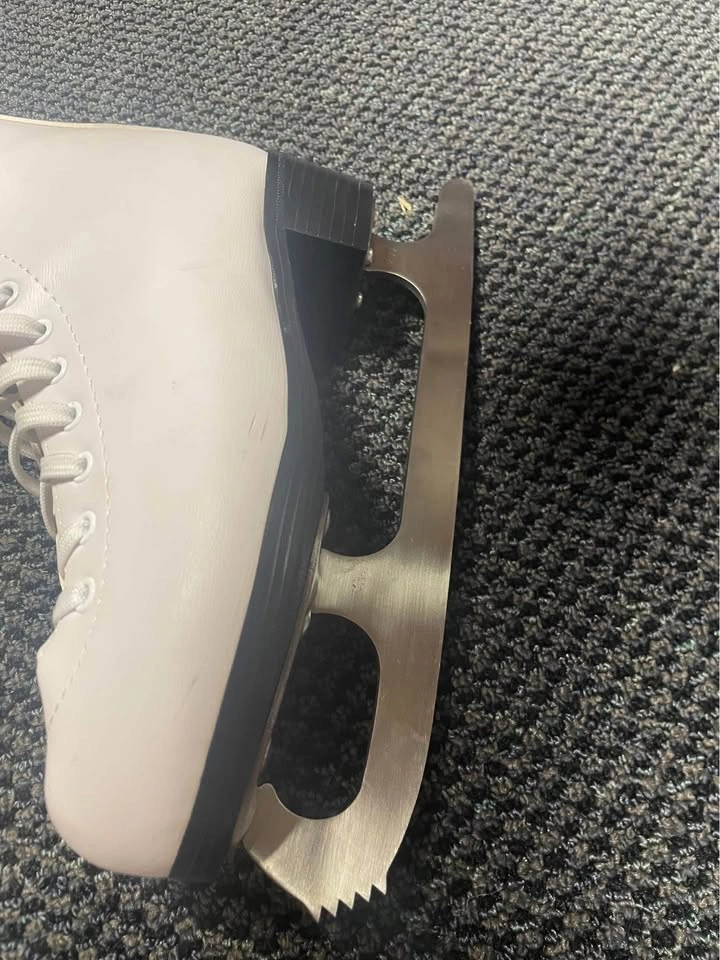 Size 5 women’s Acro Skates - photo 3