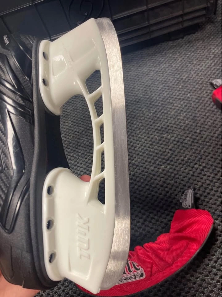 Size 3 Ice skates. (Brand New!) - photo 5