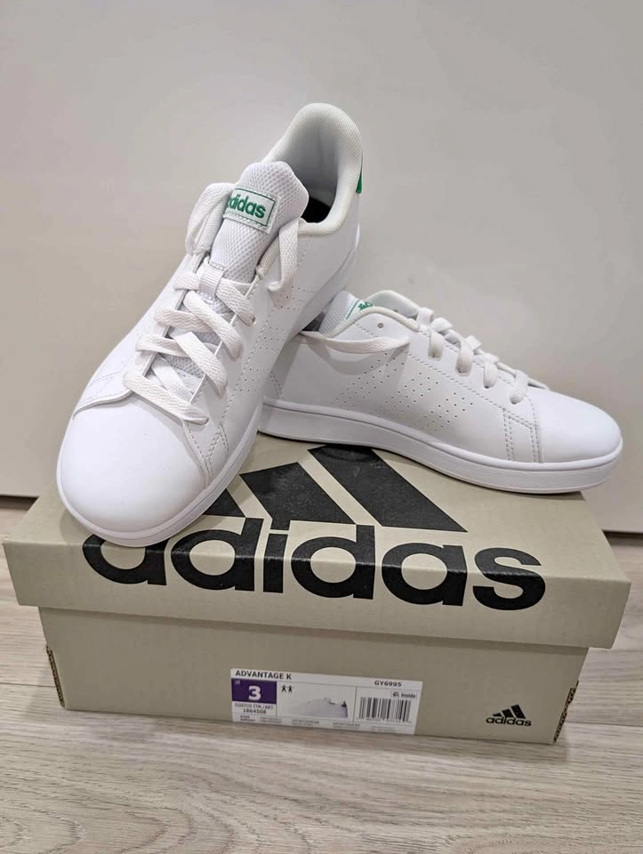 Brand new Advantage K Shoes youth size 3
