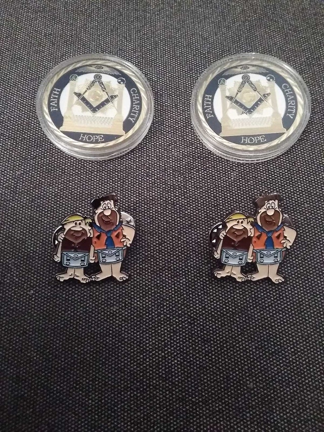 Masonic Collectibles: 2 coins and 2 pins