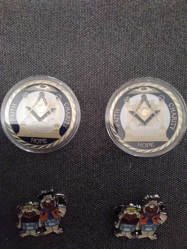 Masonic Collectibles: 2 coins and 2 pins - photo 3