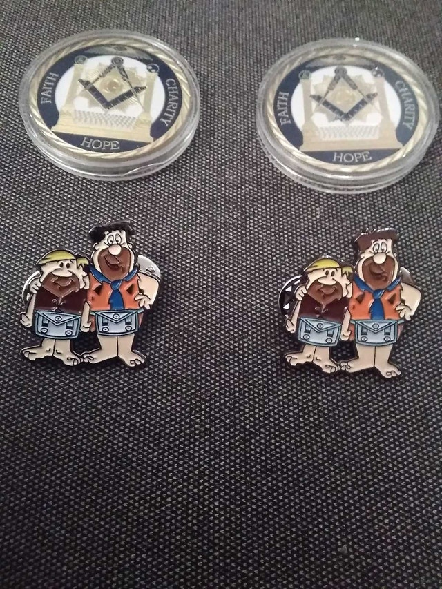 Masonic Collectibles: 2 coins and 2 pins - photo 4