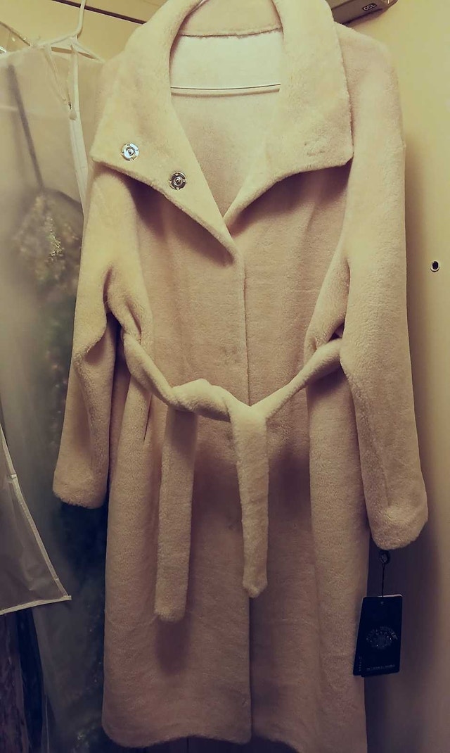 Diana Winter sheep skin Coat. Brand new. - photo 2