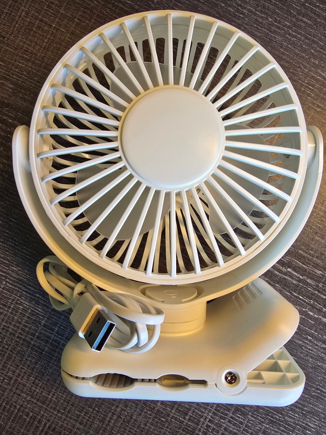 Portable Clip Fan USB Desk Fan with 3 Speeds Strong Airflow - photo 2