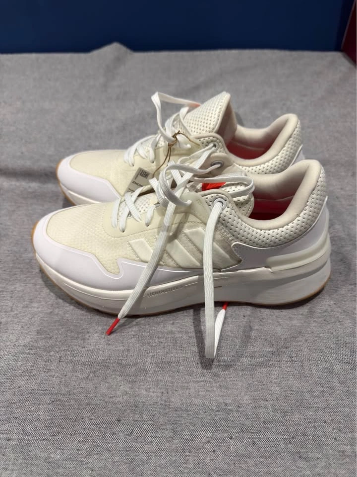 Women's Adidas Shoes (size 7.5) - photo 3