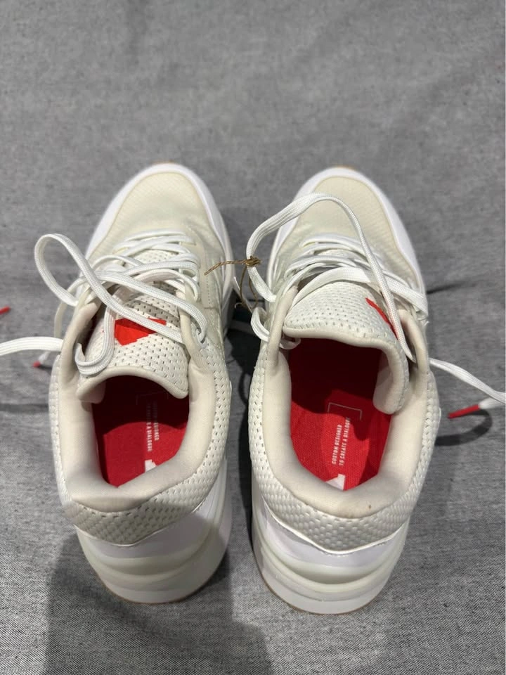 Women's Adidas Shoes (size 7.5) - photo 4