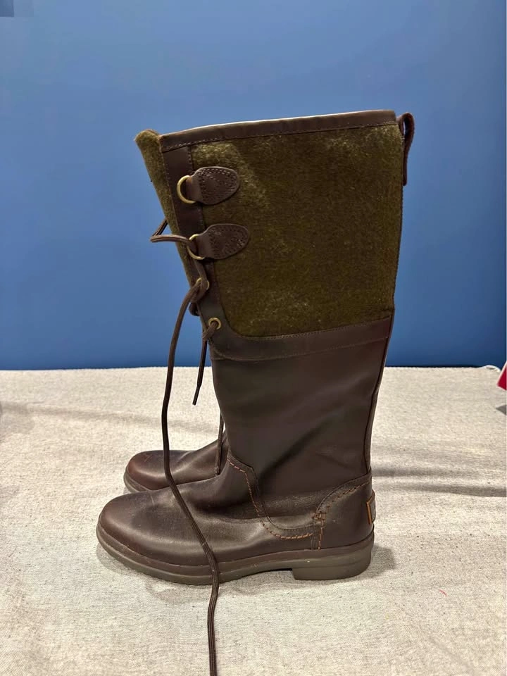 Women's UGG Elsa Waterproof Boots (size 7.5)