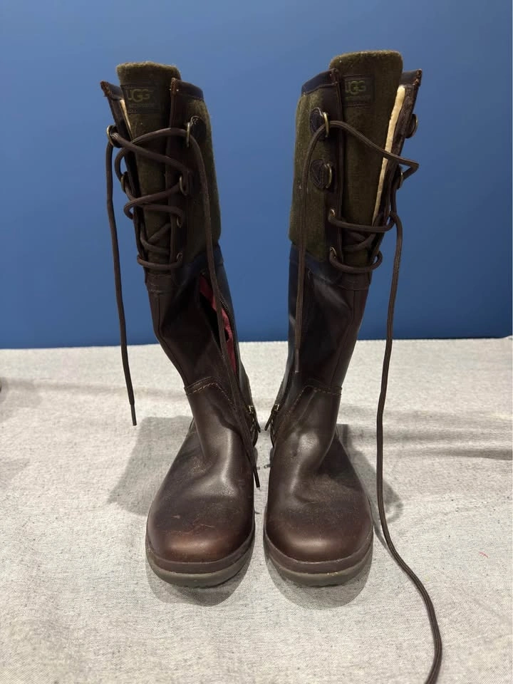 Women's UGG Elsa Waterproof Boots (size 7.5) - photo 2
