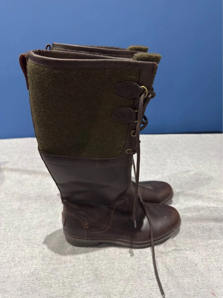 Women's UGG Elsa Waterproof Boots (size 7.5) - photo 3