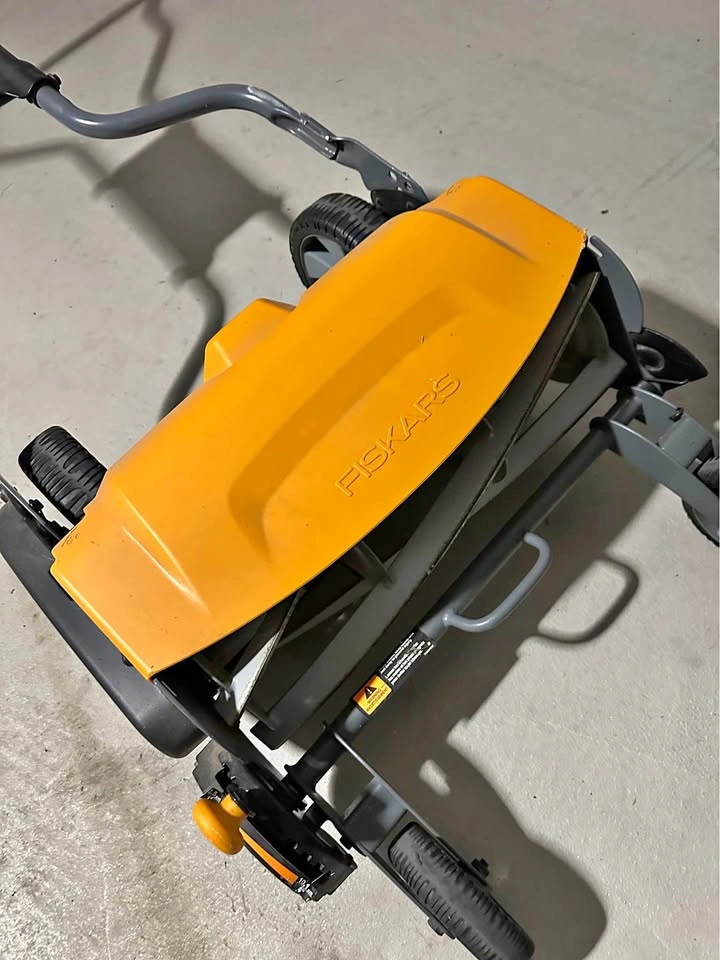 Fiskars StaySharp Max Reel Mower