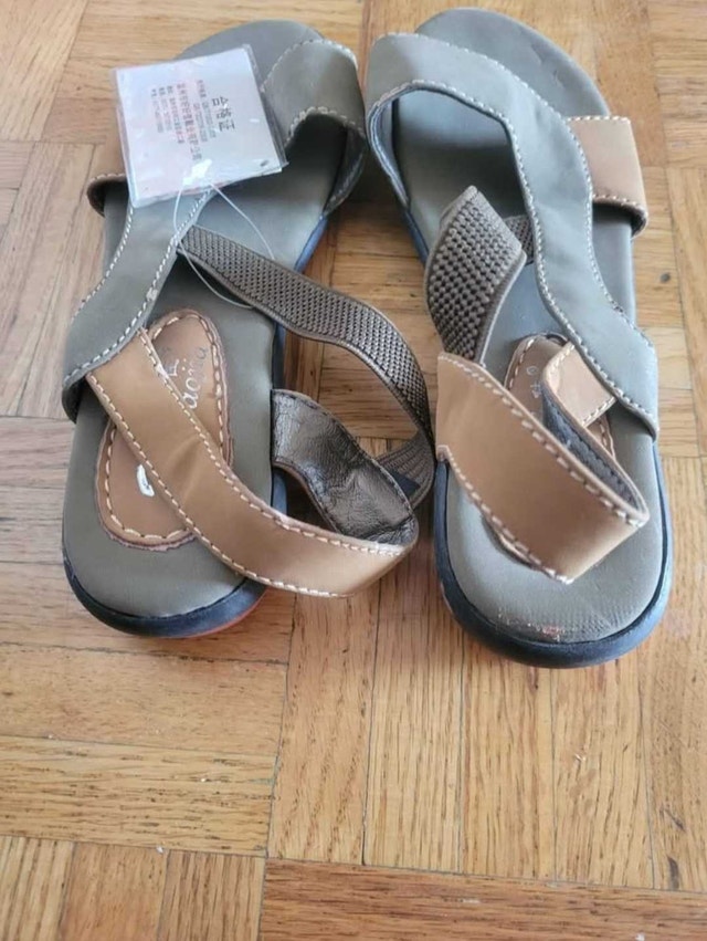Size 6 Sandals - photo 3
