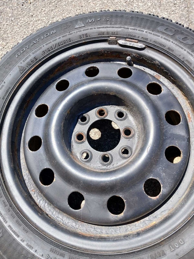 Winter Tires with Rims - P195/60R15 - photo 4