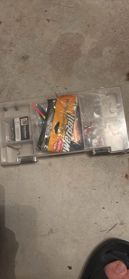 Fishing rod with a small tackle box - photo 4