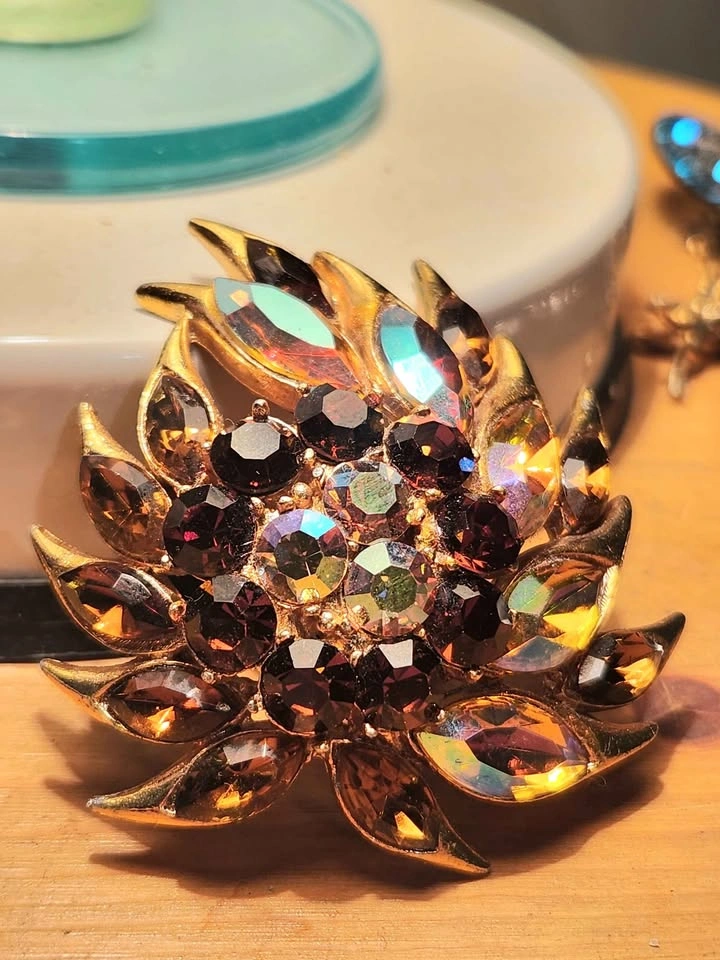 Vintage Sphinx Rhinestone Brooch - photo 3
