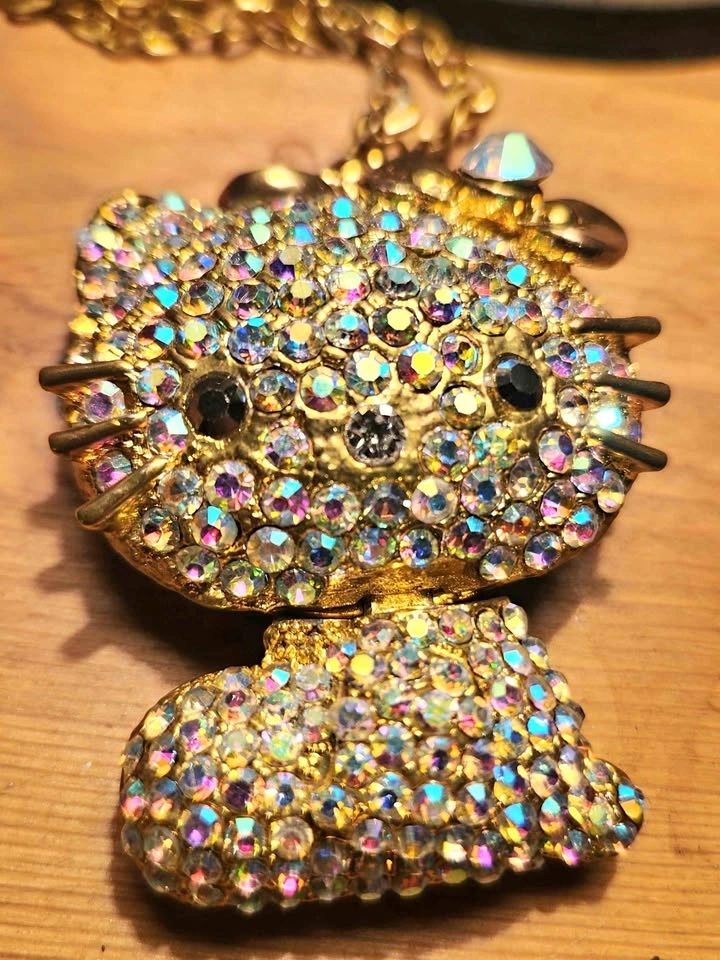 Vintage Hello Kitty Pendant Necklace