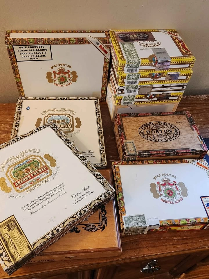 Cigar Box Guitar Lot - Book + Boxes - photo 2