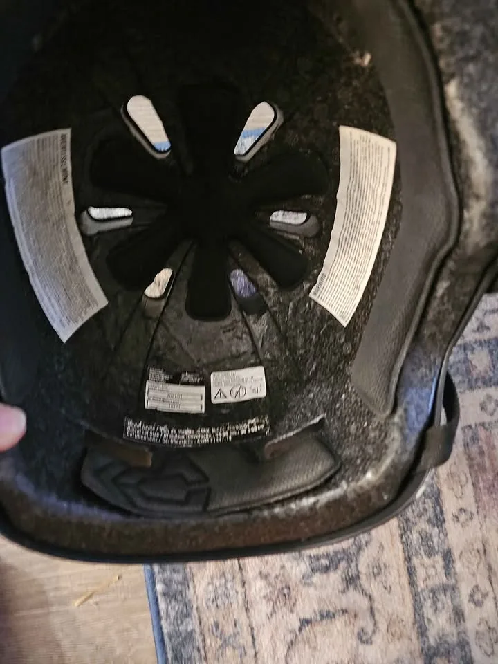 Skateboard helmet image indicator(3)