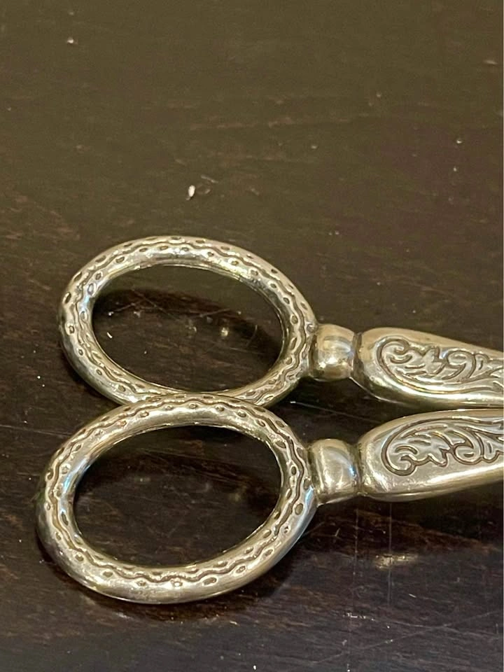 Vintage Silver plated Zinc Alloy Serving Tongs - photo 2