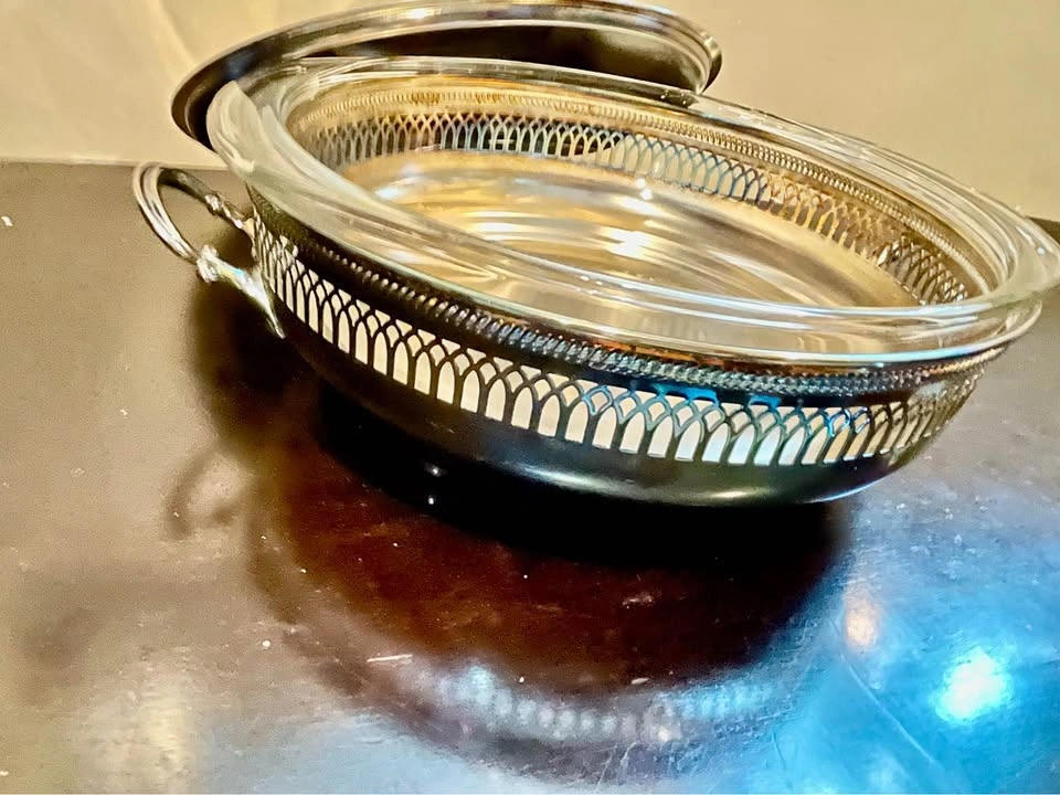 Vintage Large Primrose Silver-Plated Casserole Dish & Pyrex - photo 4