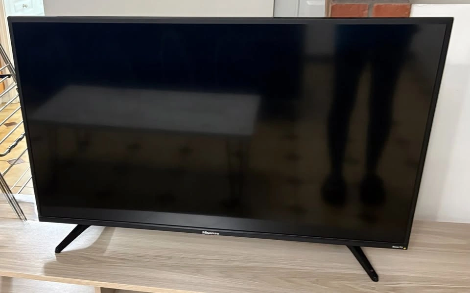 Hisense 40" H4009 Full HD Roku TV - photo 2