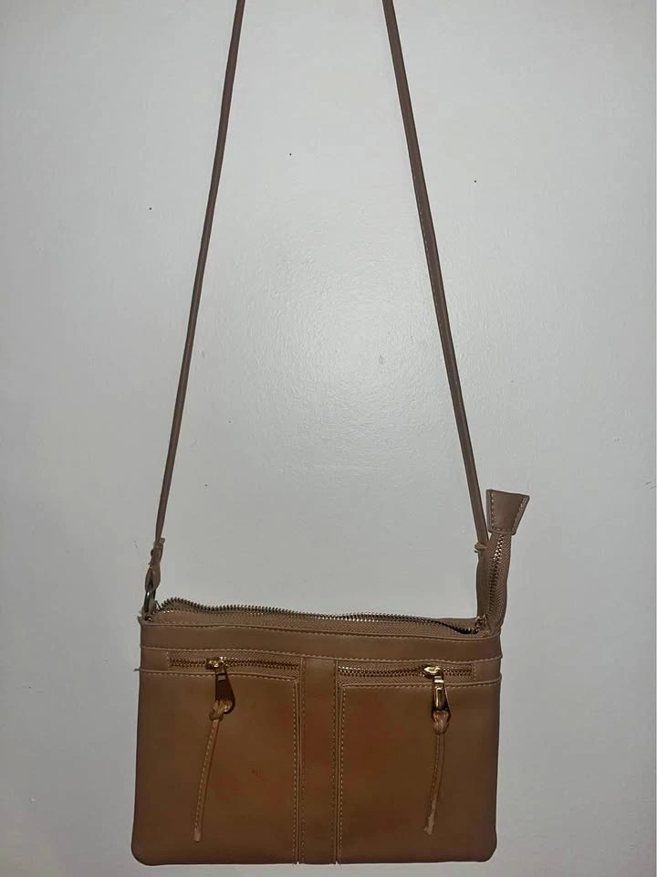 Beige purse (brand new)