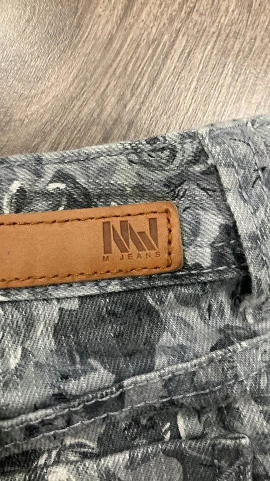 Meters Bonwe Floral Gray Jean Shorts - photo 3