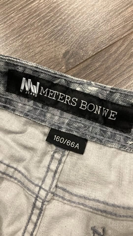 Meters Bonwe Floral Gray Jean Shorts - photo 4
