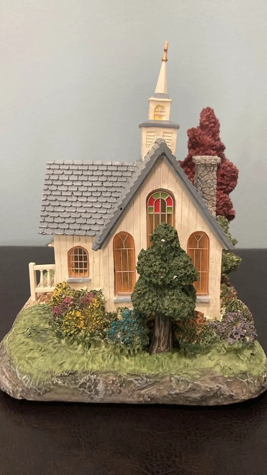 Thomas Kinkade “The Forest Chapel” Clock - photo 5
