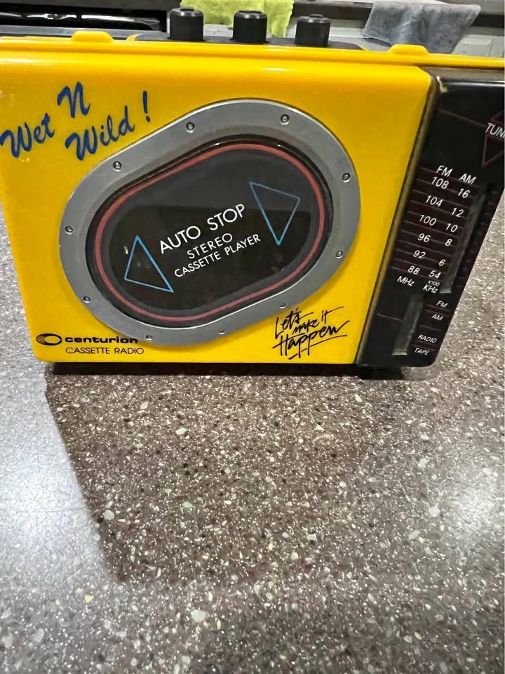 Vintage Centurion E-701 Slicker AM/FM Stereo Cassette Player