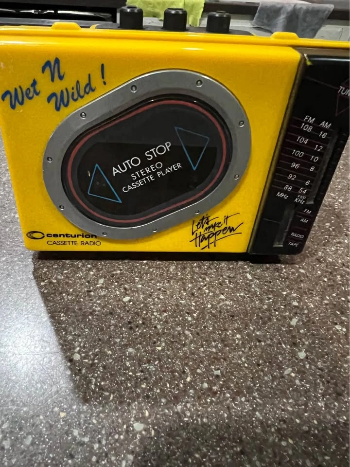 Vintage Centurion E-701 Slicker AM/FM Stereo Cassette Player - photo 2