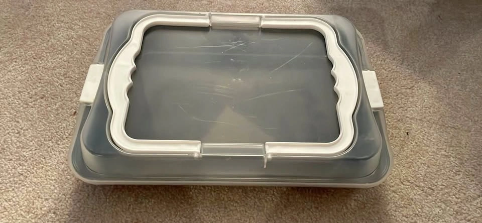 Baking Pan with Plastic Carrying Lid