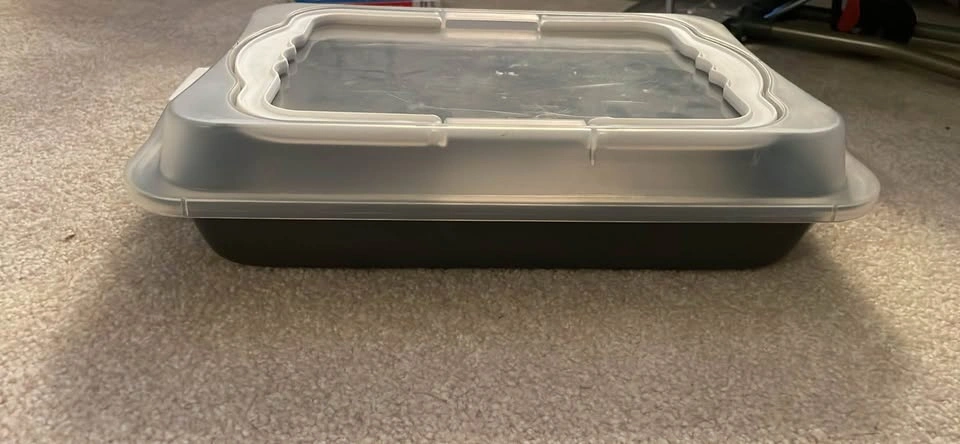 Baking Pan with Plastic Carrying Lid - photo 2