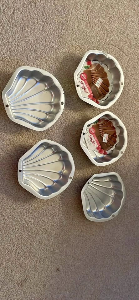 Wilton Singles! Shell Cake Pans