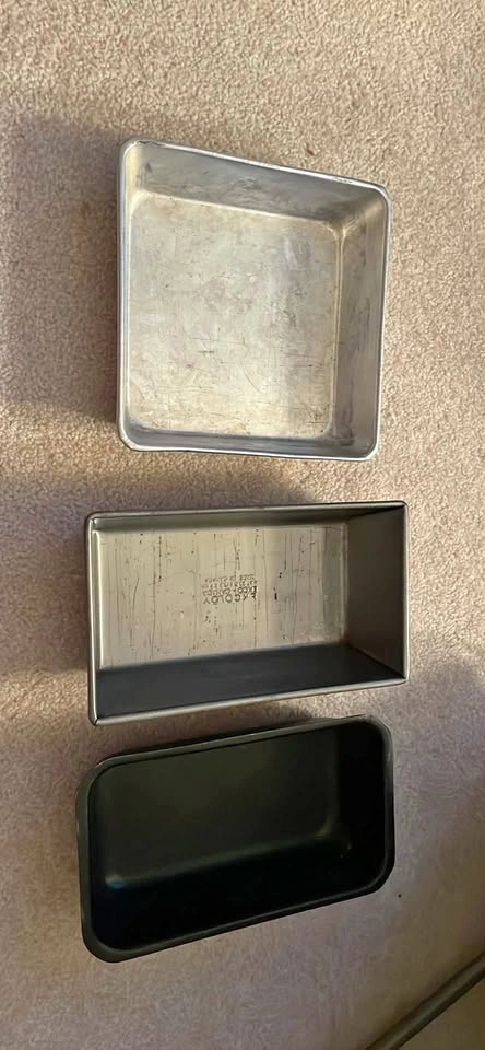 Ekco and Unbranded Baking Pan Set
