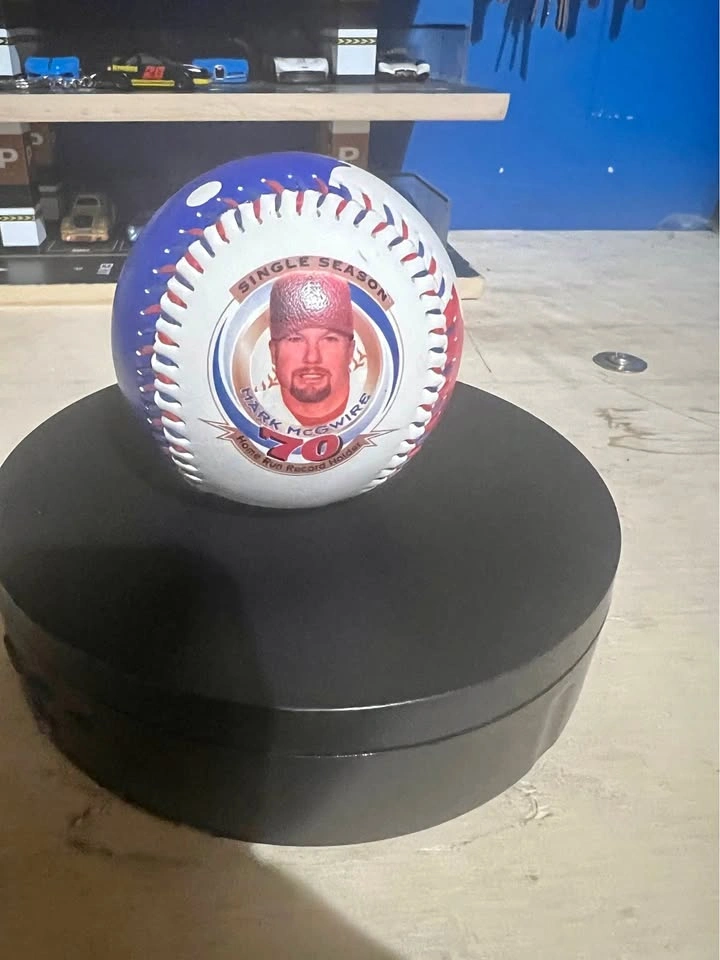 1998 Mark McGwire "Making History" 70 Home Run Commemorative Bas