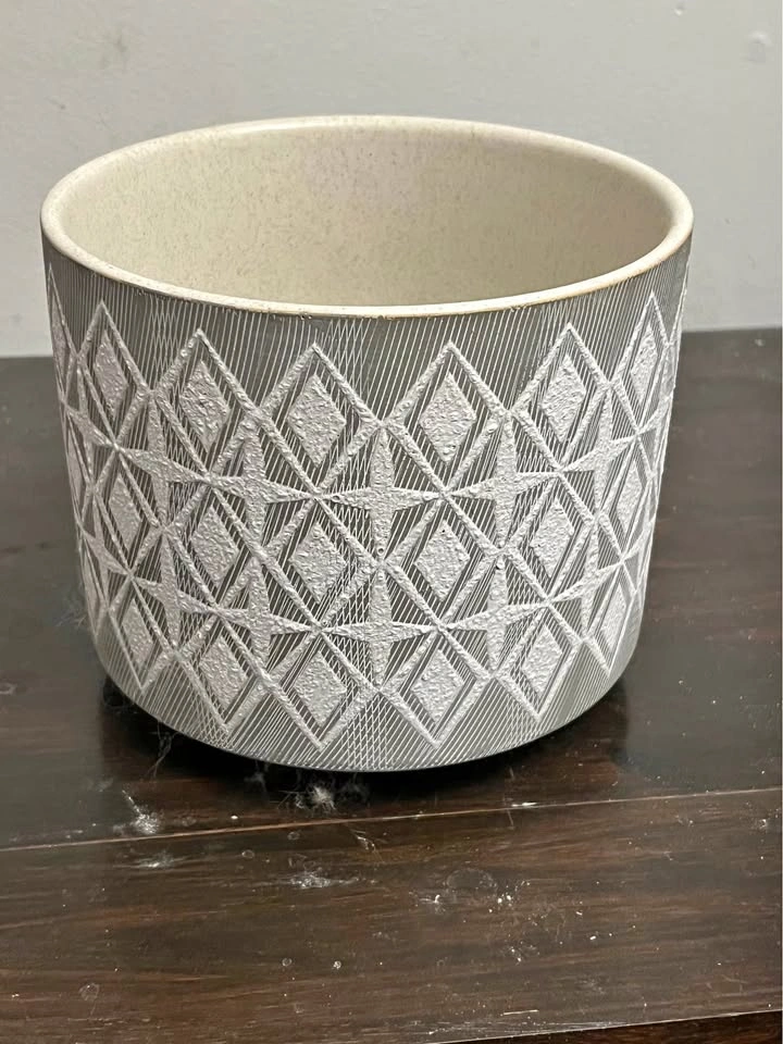 Stout vase/planter