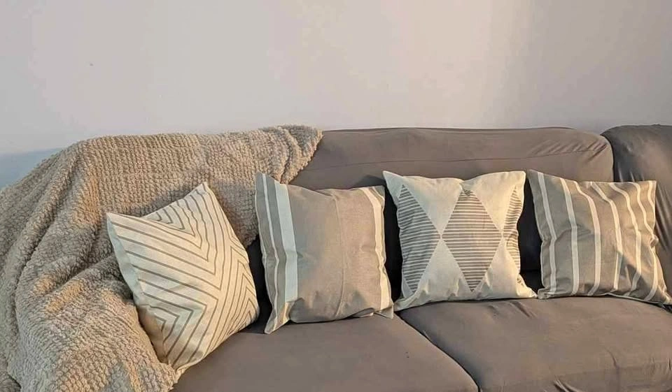 5 Piece Sofa Throw Set: 4 Geometric Pillow Covers & 1 Blanket
