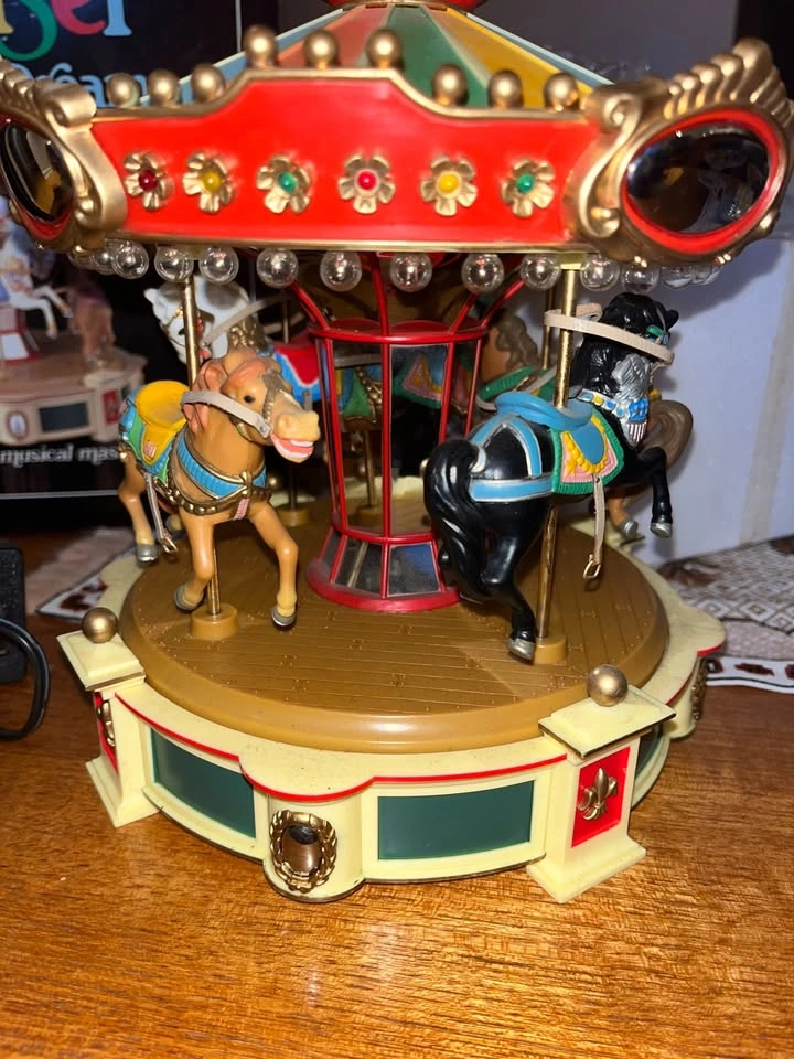 Antique Animated Music Box - photo 2