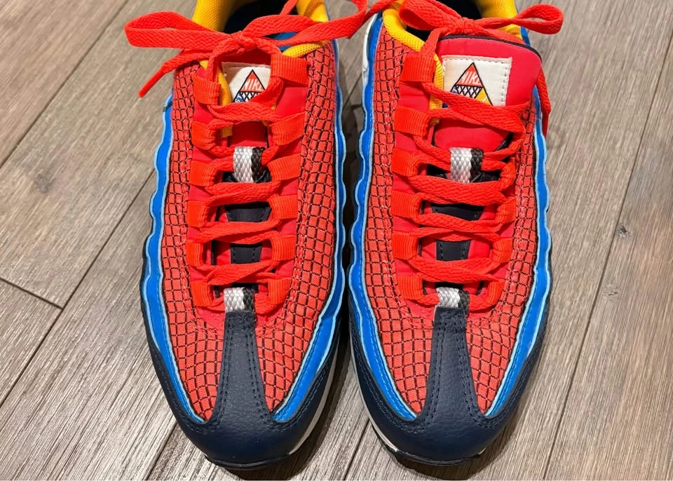 Women’s Nike Shoe - photo 2
