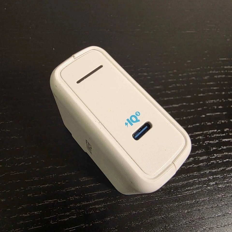 Used Anker 60W Power Delivery USB C Fast Charger - photo 4