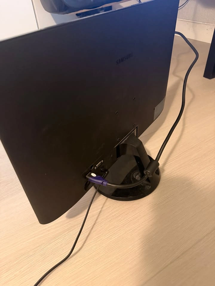 Samsung 24" LED HD Slim Monitor Gaming or Office - photo 3