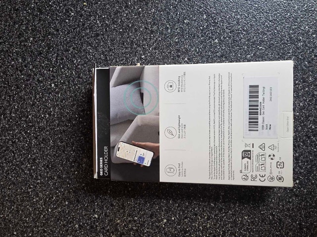 Brand new ESR Classic Geo Card Holder (Apple Find My) - photo 5