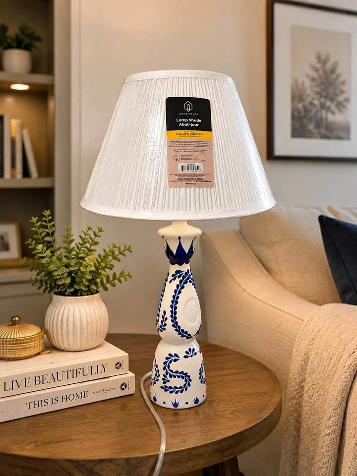 Brand New Elegant Blue & White Ceramic Table Lamp