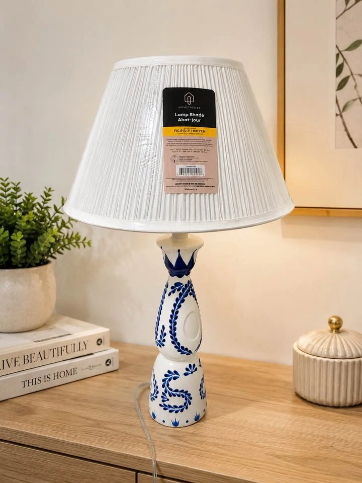 Brand New Elegant Blue & White Ceramic Table Lamp - photo 3