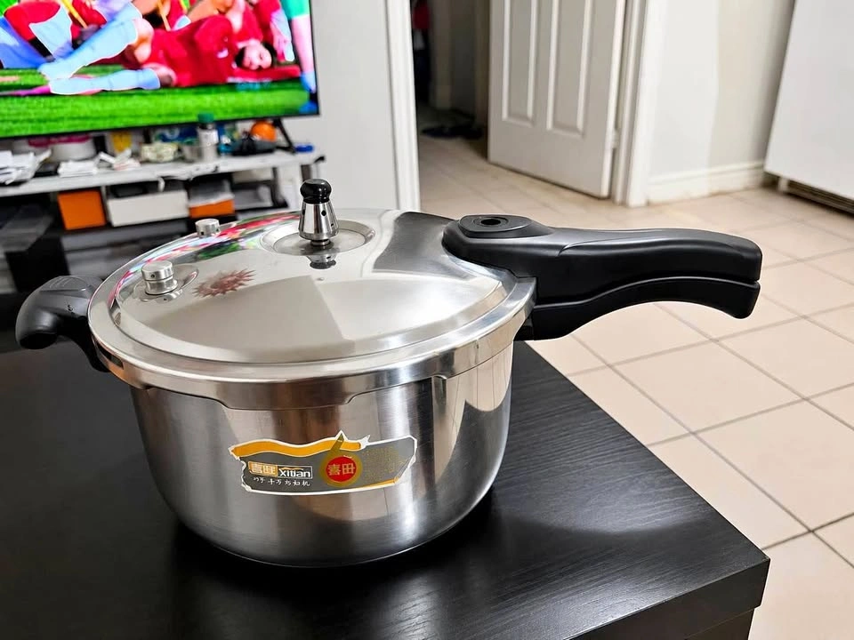 Big 8 Litter Pressure Cooker – Good Condition