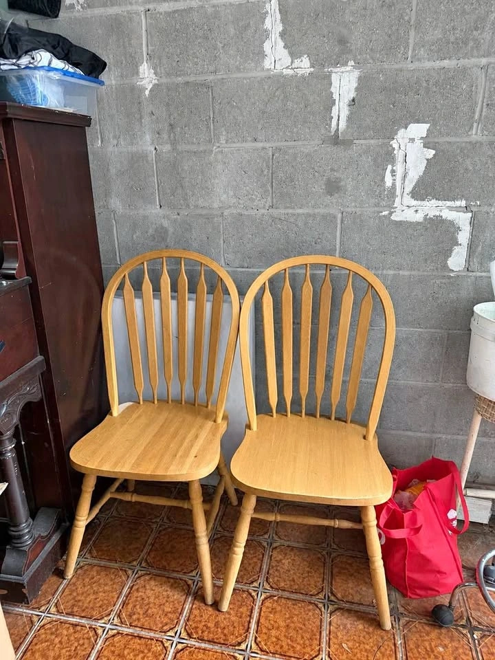 Set of 2 Solid Wood Dining Chairs – Windsor Style