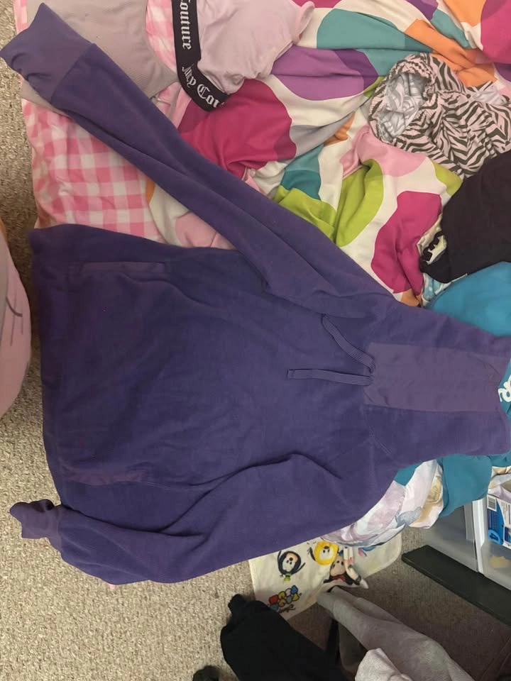 Girls’s hoodie bundle (size small and medium) - photo 2