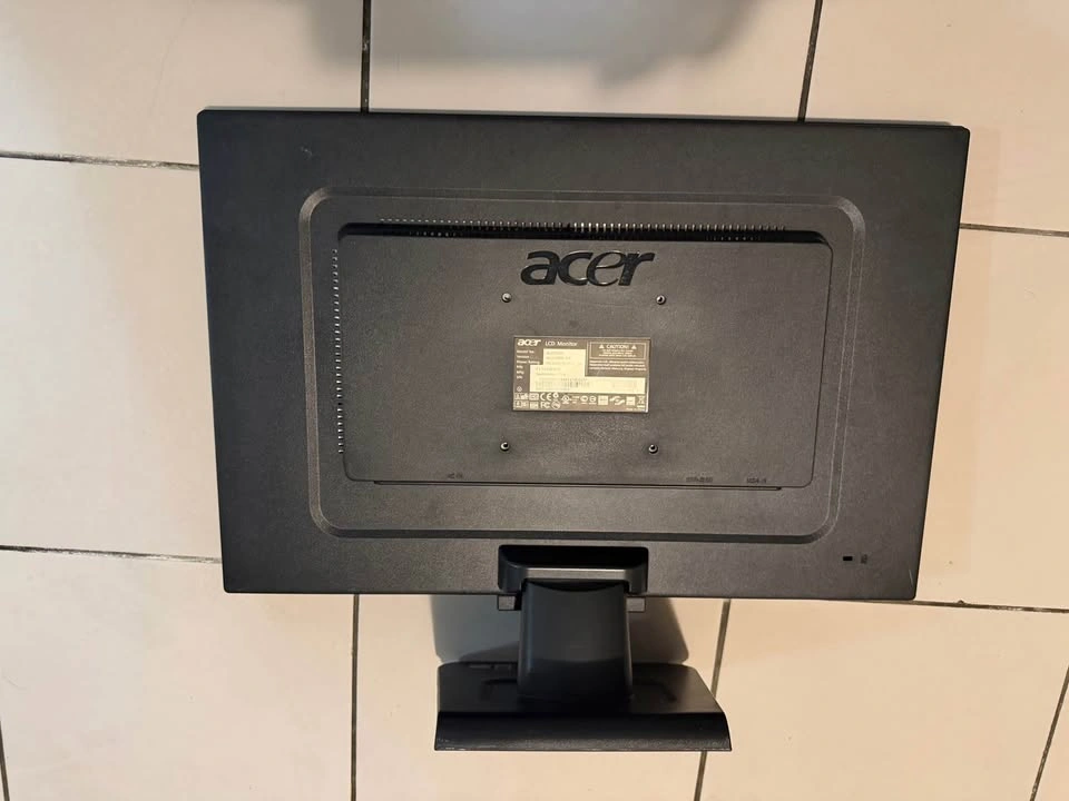 22” Acer Monitor (VGA/DVI) – Great Condition - photo 3
