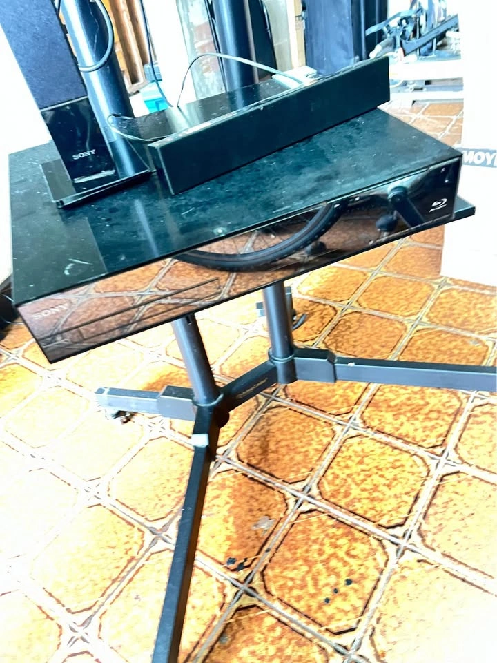 Sony TV, Player, Speakers (Need Remote) - photo 2