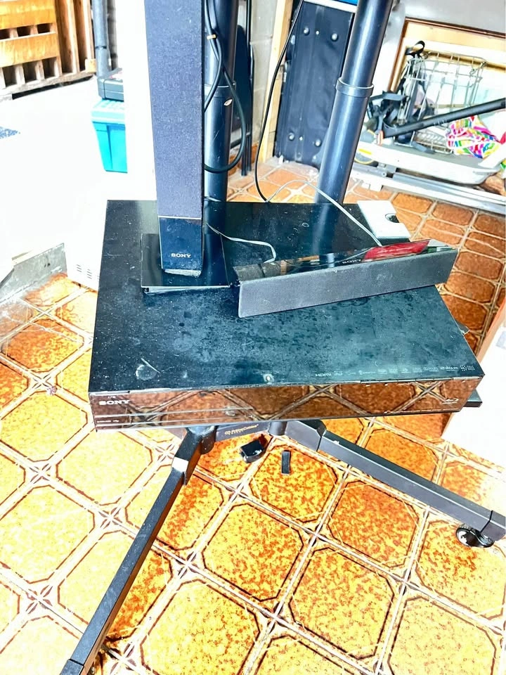 Sony TV, Player, Speakers (Need Remote) - photo 4